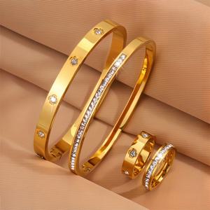 TEMU 4개 세트 우아한 스테인리스 스틸 팔찌 반지 세트, 18K 금도금, 라인스톤 장식, 방수 및 내마모성, 일상 착용, 파티, 휴가에 이상적, 완벽한 휴일 선물, 파티 액세서리|스타일리시 팔찌 세트|내구성 있는 팔찌