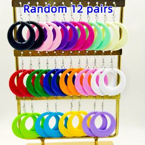 TEMU 12쌍 여성용 아크릴 후프 귀걸이 세트, 랜덤 컬러 - 가벼운 스윙 스윙 귀걸이, 80년대 90년대 클래식 레트로 컬러풀 라운드 귀걸이, 도파민 컬러 매칭, 저자극성 메탈 후크, 사무실/캐주얼/일상 착용에 완벽