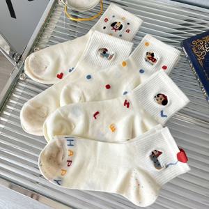 TEMU 5쌍 여성용 귀여운 만화 강아지 양말 - 부드럽고 통기성 좋은 중간 길이 양말, 사랑스러운 동물 디자인, 수분 흡수 및 냄새 방지 기능, 세탁기 사용 가능, 스포츠 & 캐주얼 착용, 사계절 편안함, 귀여운 양말, 습기 제거 원단