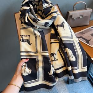 TEMU 여성용 스타일리시 베이지 & 블랙 기하학 패턴 스카프 - 긴, 두꺼운, 따뜻한 겨울 샤울, 캐주얼 외출에 완벽, 가을과 겨울에 적합, 캐주얼 겨울 착용 | 기하학 패턴 스카프 | 자카드 직조