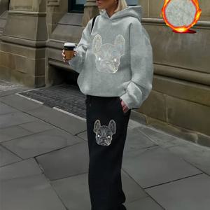 TEMU 새로운 Y2K 스타일 여성 가을/겨울 캐주얼 세트. 2피스 레이저 크리에이티브 강아지 머리 프린트, 편안하고 통기성 좋은 섬유 소재로 제작되었으며, 플리스 안감 후드티와 스웨트팬츠가 포함되어 있습니다.