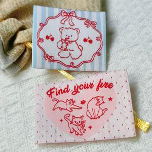 TEMU 체리 베어와 사랑스러운 새끼 고양이 디자인의 생동감 있는 패브릭 라벨, 인형 의류용 개인화된 태그, 애완동물 장난감 의상 및 수제 DIY 프로젝트, 크리스마스 머니 선물 지갑, 크리스마스 머니 지갑, 머니 지갑 크리스마스, 자수 패치, 다림질용 패치, 바느질용 패치, 열밀봉 패치, 바느질용 패치