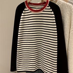 TEMU 여성용 우아한 블랙 & 화이트 오버사이즈 스웨터 - 부드러운 라운드넥 긴팔 겨울 스웨터, 블랙 칼라 & 화이트 커프, 루즈핏 튜닉 스타일 가을/겨울 레이어링, 캐주얼에서 포멀까지 어울리는 세련된 스웨터, 편안한 소재와 섬세한 자수 디테일, 캐주얼 룩에 완벽한 릴렉스핏