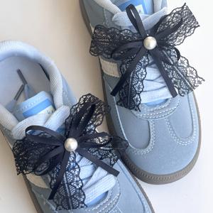 TEMU 진주 장식이 있는 우아한 레이스 나비 신발 클립 2개 세트 - 블랙 & 화이트, 여성용 하이힐, 스니커즈, 결혼식, 할로윈, 신발 장식, 파티용 신발 액세서리, 섬세한 레이스 디자인