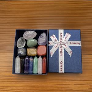 TEMU 14개 천연석 7색 단일 종착점 불규칙한 롤링 조약돌 선물 상자 세트 - 보라석, 호랑이 눈, 로즈 쿼츠, 투명 쿼츠, 쿼츠, 온픽스, 녹색 아벤투린, 라피스 라즐리, 탑아즈, 산호, 아게이트, 오비디언, 플루오린이트