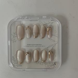 TEMU 10개 중간 길이 아몬드 쉐입 실버 디자인 네일 스티커, 골든 엣지 포함, 데일리 및 페스티벌용 재사용 가능, 젤리 글루 1개 + 큐티클 푸셔 1개 증정 – 특별한 접착제 필요 없음, 축제 네일,재사용 가능한 못,우아한 네일 아트,은빛 손톱,내구성 있는 스티커,오래 지속되는 착용감,인조 손톱,프레슨 네일,파티 네일,패션 애호가