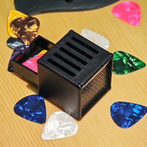 TEMU 5개입 레트로 기타 피크 케이스 | 인조 가죽 질감 기타 앰프 디자인, 0.71mm/0.028inch 피크 포함 (색상 랜덤) | 피크 보관용 서랍 | 휴대용 및 스타일리시 | 기타 애호가를 위한 완벽한 크리스마스 선물