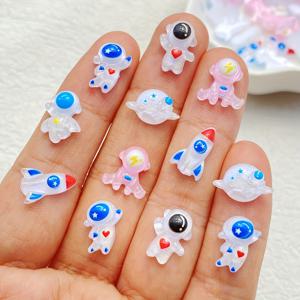 TEMU 46/102개 레진 카와이 미니 컬러풀 만화 항공 테마 우주인, 지구, 로켓 네일 아트 액세서리 - 네일 아트, 웨딩 DIY, 스크랩북, 주얼리 공예 및 액세서리용 - 크리스마스/할로윈 매니큐어에 이상적, 스크랩북 용품,웨딩 네일 장식,만화 우주 장식,카와이 레진 보석,카와이 미학,장난스러운 우주 모티프,매끄러운 표면 질감,상세한 미니어처