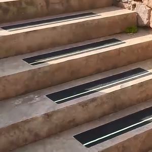 TEMU 4개 세트 반짝이는 미끄럼 방지 트레드 – 야광 스트라이프가 있는 고그립 미끄럼 방지 테이프, 계단, 발판 및 바닥용, 내구성 강한 PET 소재, 실내외 사용 가능한 접착제, 내구성 강한 발판 트레드