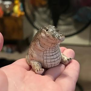 TEMU 뚱뚱한 작은 악어 조각상 - 레진으로 제작된 홈 & 오피스 장식, 식탁이나 커피 테이블에 완벽, 방 장식에 적합