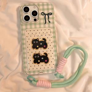 TEMU 투명한 카드 홀더로, 두 마리의 고양이를 그린 체크무늬와 포카 도트가 특징입니다. 아이폰 모델 11, 12, 13, 14, 15, 및 16 프로 맥스용으로 설계되어, 스트랩이 함께 제공됩니다.