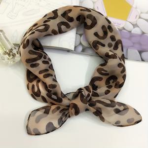 TEMU 세련된 프린트 여성용 실크 스카프, 길이 25.59인치, 100% 실크 소재. 이 하이엔드 액세서리는 외출, 파티에 완벽하며 목걸이 또는 헤드스카프로 사용할 수 있어 세련되고 매력적입니다.