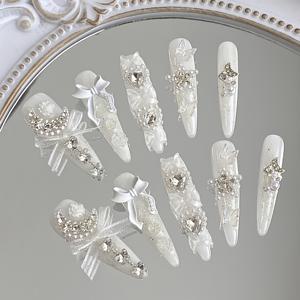 TEMU 1 쌍의 손으로 만든 눈물방울 매트 화이트 네일, 꽃무늬와 라인스톤 액센트가 있는, 가을과 겨울을 위한 긴 페어 톤 브라이드 네일 세트