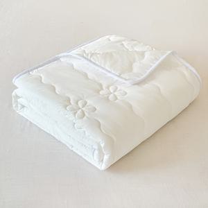 TEMU 다양한 색상의 부드럽고 시원한 여름 이불, 편안하고 통기성 좋은 에어컨용 담요, 심플한 라이트 베이지색, 집 침실 및 호텔에 적합, 얇은 쿨링 이불, 더위 싫어하는 사람들에게 이상적