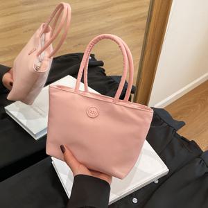 TEMU 2025 신제품 일본식 나일론 여성용 핸드백 - 귀여운 바구니 모양 지퍼 클로저, 내구성 있는 폴리에스터 안감, 다양한 색상(화이트/보라/그린/노랑/블랙) - 출퇴근 및 캐주얼 외출용 컴팩트 토트백, 스타일리시 로고 포인트, 튼튼한 구조|토트백