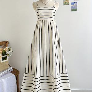TEMU 여성용 우아한 줄무늬 슬리브리스 맥시 드레스 - 시크한 블랙 앤 화이트 수직 줄무늬, 프릴 헴, 봄/여름/가을에 완벽한 캐주얼한 의상, 캐주얼한 여름 드레스 | 슬리브리스 패션 | 폴리에스터 소재