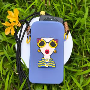 TEMU 크로스보더 신형 휴대폰가방, 숄더백으로 사용 가능한 패션러블한 수납파우치, 안티드롭·워터프루프 기능의 여성용 모바일 케이스. 핸드메이드로 제작된 현대적인 액세서리와 미니멀하고 내구성 있는 디자인이 돋보입니다. 소프트 터치 마감과 활동적인 라이프스타일을 위한 필수품