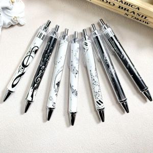 TEMU 7개 세트 음표 볼펜 - 블랙 & 화이트 노트, 수납식 방수 펜, 음악 교사 및 학생용, 피아노 애호가를 위한 완벽한 선물, 뮤지션을 위한 테마 문구류, 로맨틱 오피스 액세서리, 학생 일기장에 이상적