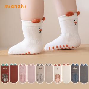 TEMU 3켤레 MIANZHI 혼합 색상 캐릭터 귀 표정 패턴 플로어 삭스 (미끄럼 방지 부드러운 밑창), 남아 여아 공용, 걸음마 연습하는 아기에게 적합하며, 일상복으로도 좋습니다.