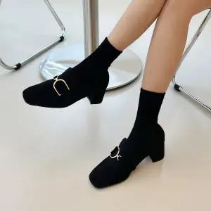 [롯데백화점]소보 드쥬르 2type 스웨이드 털안감 체인로퍼 3cm 5cm