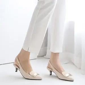 ONM 국내제작 뾰족코 골드장식 스트랩 슬링백 미들힐