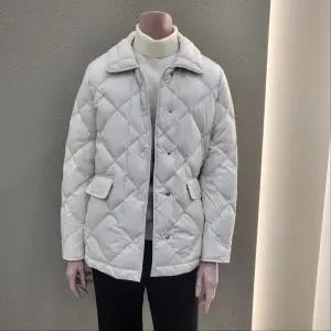 [꼼빠니아]숏기장 카라넥 덕다운 패딩 CAEW0-WIH010_IC