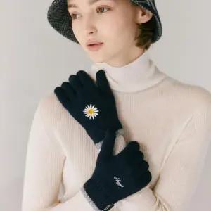 [헤지스](대구신세계)네이비 플라워자수 울혼방 장갑 (스마트터치가능) HIGV4F940N2