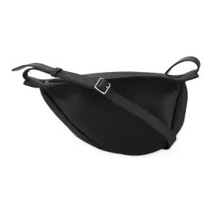 더로우 여성 슬라우치 바나나 블랙 숄더백 W1197L52 BLPL