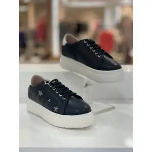 [롯데백화점]에스콰이아 에스콰이아 여성 4cm 밴드끈 별 트리밍 스니커즈-PFEFHZ666BK