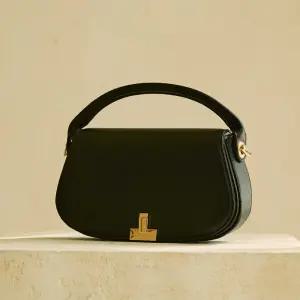 본사 윌라마이 크로스 바디 - 블랙 ADD1H054HZ001