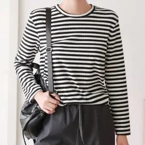 여성 줄무늬 티셔츠 양면기모 긴팔 스트라이프 단가라 라운드넥 ...