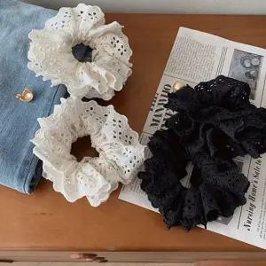 여성 2컬러 여리여리 레이스 펀칭 스크런치 곱창밴드-WFB4F57