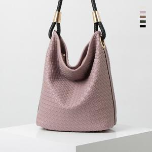 비앤부르뜨 켈리 위빙 숄더백