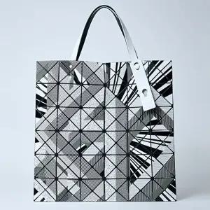 [바오바오]바오바오 이세이미야케 Manga 그래픽 모노톤 프린트 토트백 BB56 AG811 19