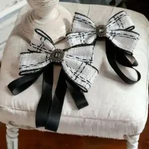 화이트 리본 보석 플래드 브로치 헤어핀 핸드메이드-WEDCAAC