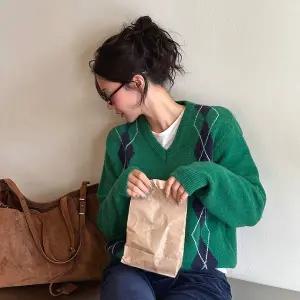 [메이블루]아가일 브이넥 니트