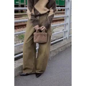 [국내배송] 자라 인조 퍼 미니 버킷백 - 베이지 6825/610/954 1793483