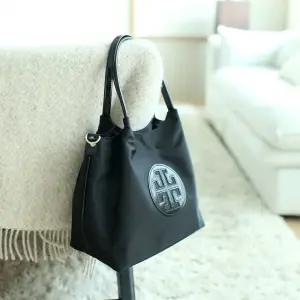 A42320 루이 두줄 입체 손가방 크로스끈포함 엄마가방