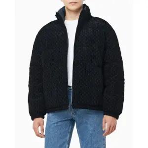 [롯데백화점]캘빈클라인 남성 나일론 리버서블 올오버프린트 다운 푸퍼 자켓 4RE500G