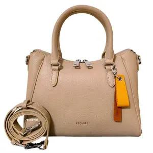 [롯데백화점]에스콰이아 소프트 참장식 포인트 심플 데일리 토트 크로스백 ECCSHB034BE