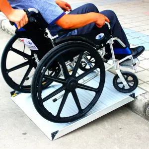 휴대용 휠체어 경사로 이동식 계단 경사판 진입판 유모차 오토바이 점포 상가 미끄럼방지 장애인 경사 발판