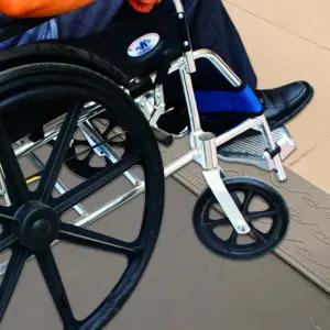 휠체어 문턱 경사로 로봇청소기 방문턱 경사판 받침대 보행기 장애인 문지방 단차해소 경사대 실내 진입판