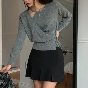 [코코블랑] 닙스 랩 컷아웃 니트