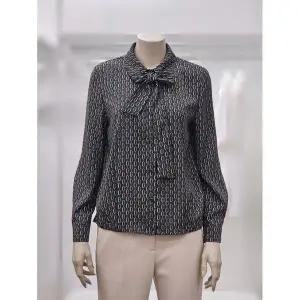 [프렐린] 세이브존02 리본타이프린트블라우스 RBB253010 (40946223)