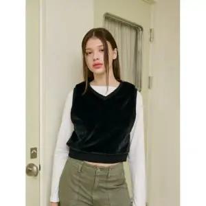 샐러드볼즈 SALAD BOWLS CROP FUR VEST BLACK