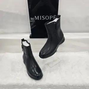 [미소페]By미소페 여성 퍼안감 앵글부츠 612HT446FS002 BLACK 1 JJ