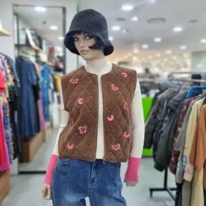 베네통/애플아울렛/자수 퀼팅 니트 베스트/BAKV56461