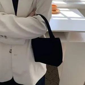 [콩심팥심]스웨이드 스퀘어 미니백 토트백 손가방 마실가방