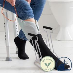 업그레이드된 압박 스타킹 보조기구 착용