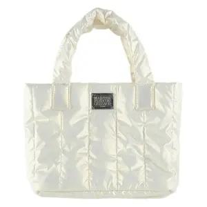 [마리떼] 클래식 로고 매트 메탈릭 패딩 백 MFG45WBG121-IVR